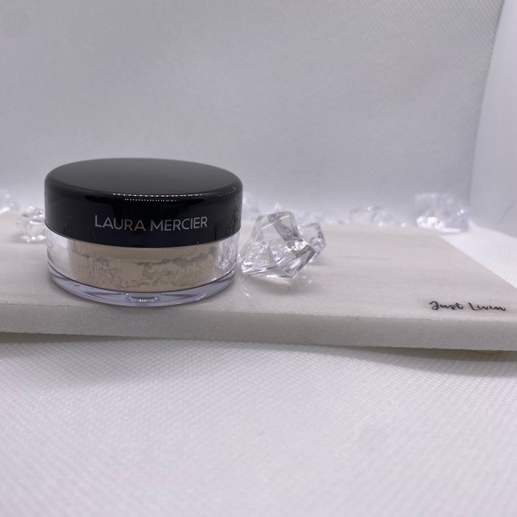 💋 Translucent Loose Setting Powder - Picture 2 of 9